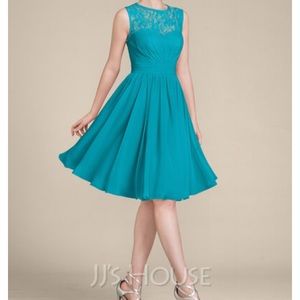A-Line Knee-Length Chiffon Lace Bridesmaid Dress